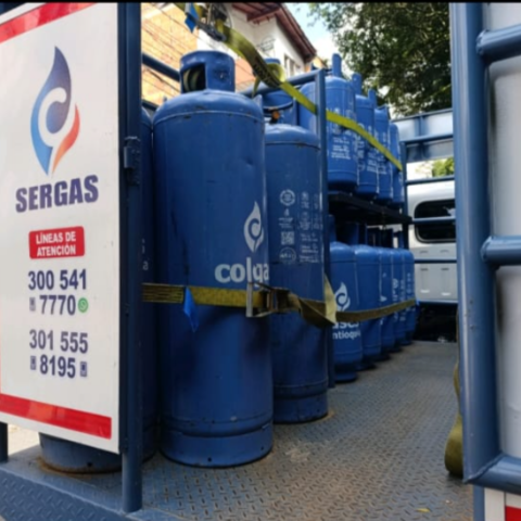 Cilindro de gas SerGas en cocina moderna